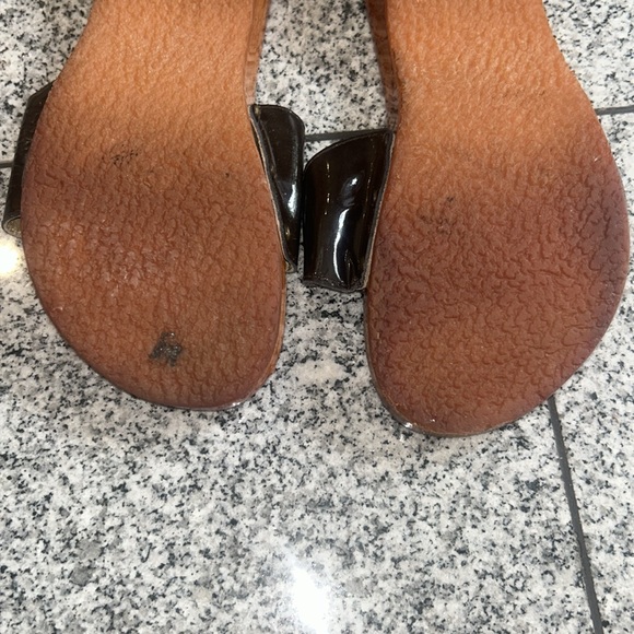 CHANEL black patent leather "Dr. Scholl's" style wooden slides. - Picture 6 of 7